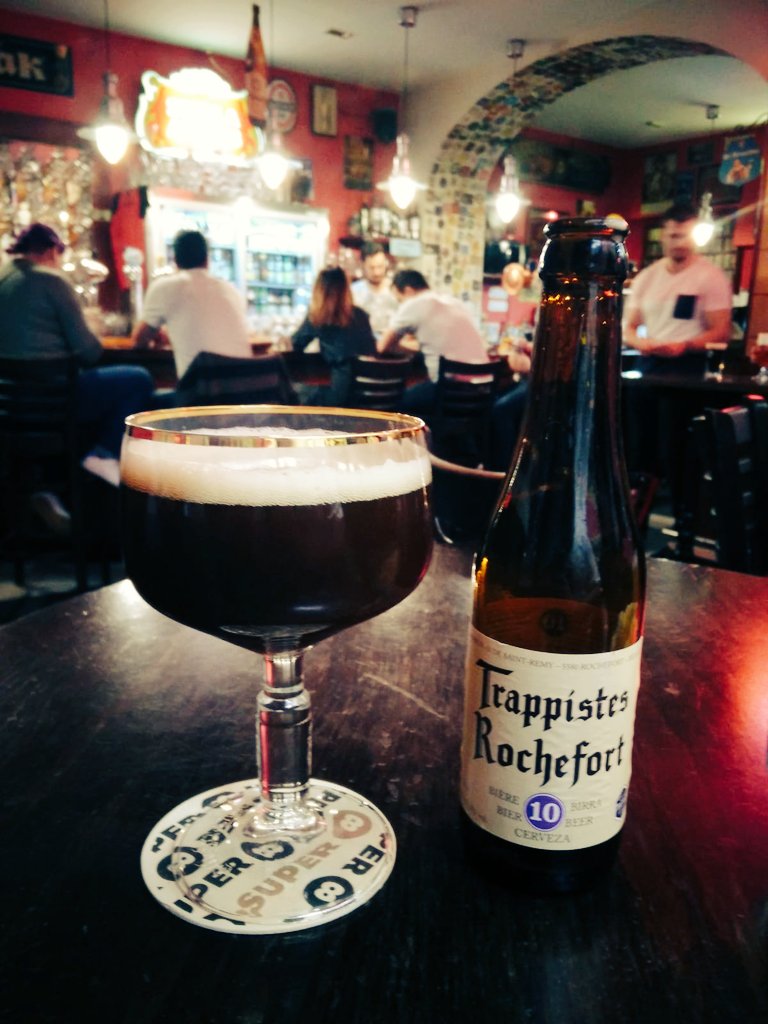 pamanton's tweet photo. #Rochefort10 en @flandesburgos  #12meses12barras https://t.co/aUJ7zXD9Bq