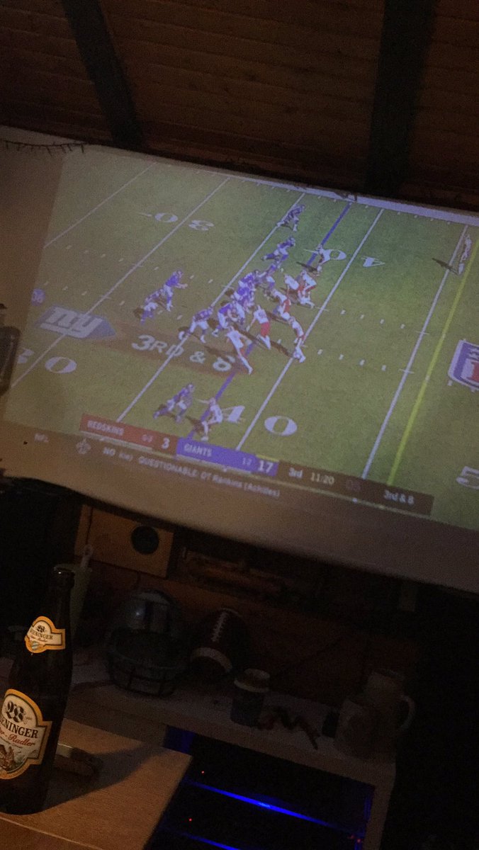 NFL_Huette's tweet photo. Jeden Verdammten Sonntag
#beamer #nfl100 #dazn #endzn 
#rannflsüchtig #ranNFL 
@NFL_Huette @willi_xii @JonnyX1993 @Der_Maulwurf1 https://t.co/dTbUoKfBsr