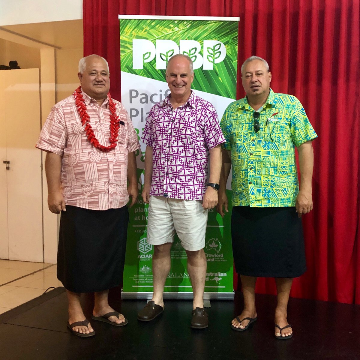 ACIARCEO's tweet photo. Very pleased to join the Hon Lopao’o Natanielu Mu’a, Minister for Agriculture, Fisheries & Forestry in Samoa 🇼🇸 and Tilafono David Hunter of MAFF to celebrate the #Pacific Plant Biosecurity Capacity Building Partnership with ACIAR, @dfat, @CrawfordFund & Kalang https://t.co/KgLkxOUW97