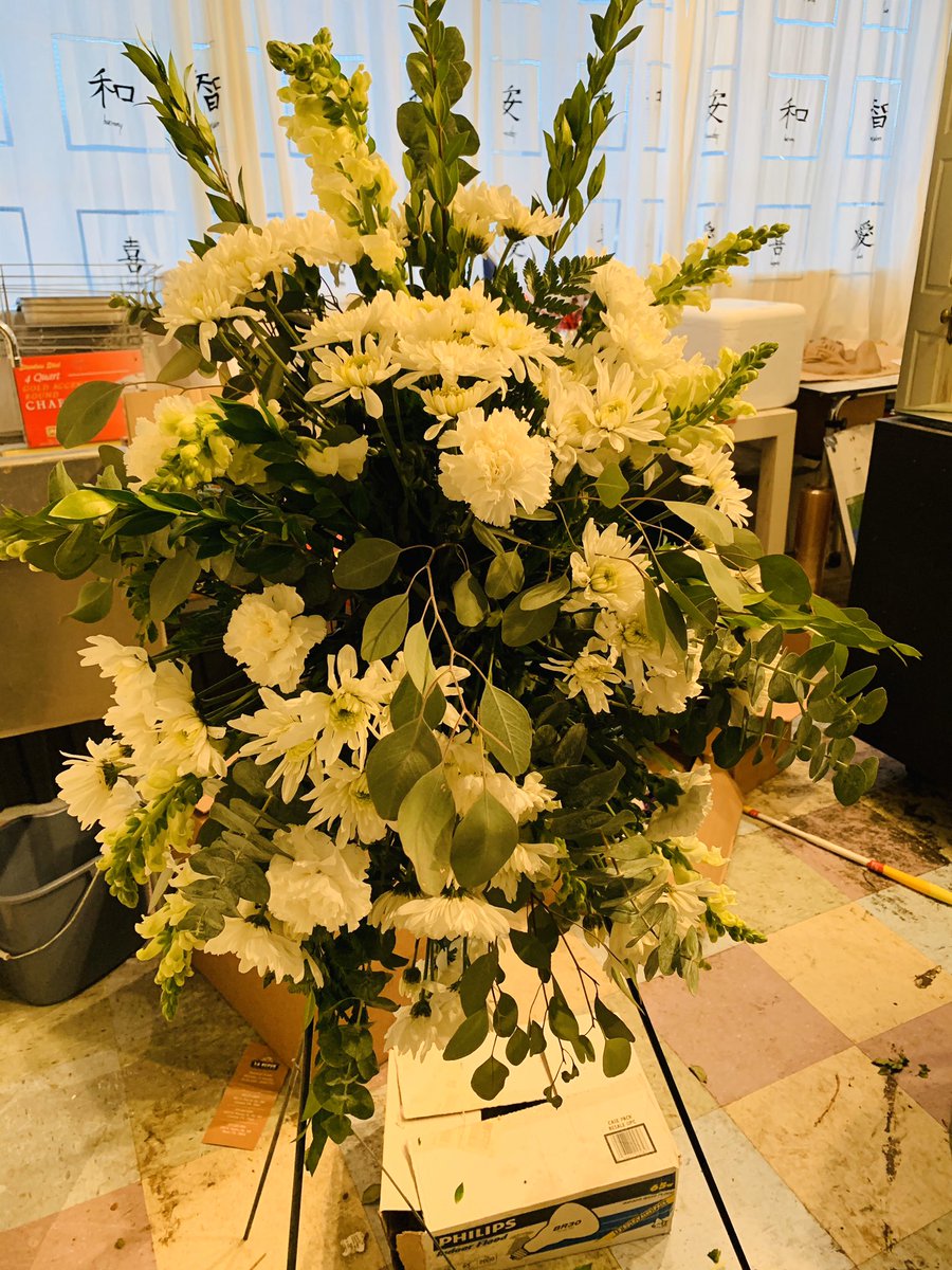 AChisomFloral's tweet photo. Working on this #funeralspray for delivery tomorrow #anthonychisom #anthonychisomfloral #funeralflowers #andysflowerstudiotyler #roses #mums #eucalyptus #allwhiteflowers #dallasfloraldesigner #tylerfloraldesigner https://t.co/md6Auo8QqA