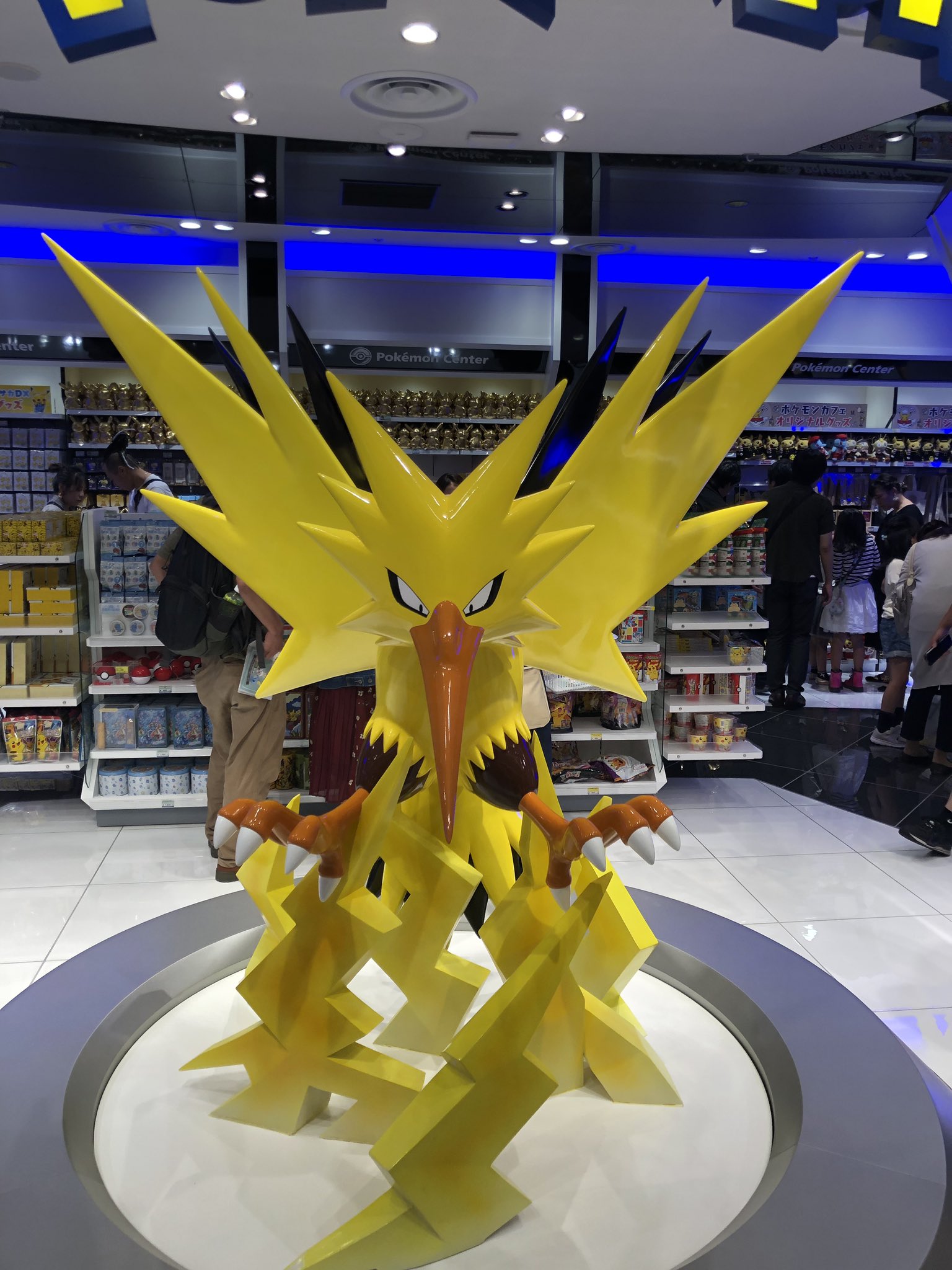 Uzivatel えむえむ Na Twitteru ポケモンセンター オーサカdxに登場した 漫才ごっこピカチュウ 驚異の跳躍力 T Co V8ijmuwxa5 Twitter