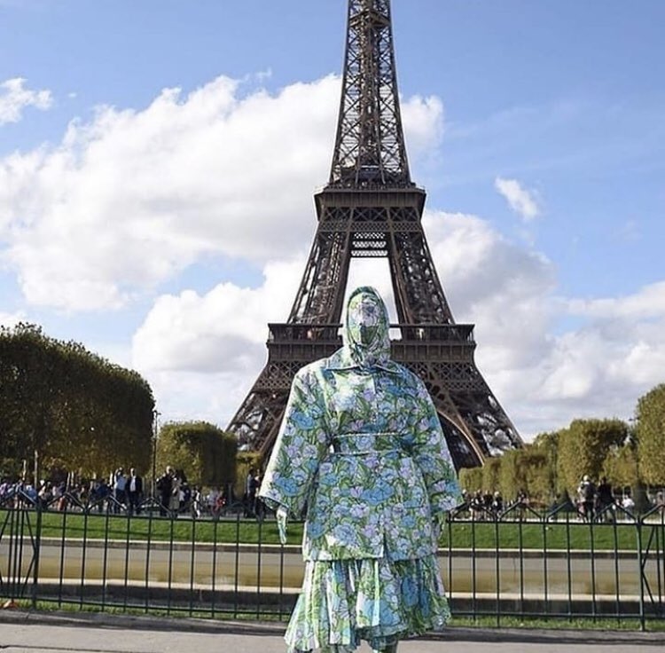 No drive is ever too big for us. We are in Paris! 😎 #PARISFASHIONWEEK #paris #cardib #fashion #Airport #Executive #vclass #mercedes #chauffeur #liverpool #airport #manchesterairport