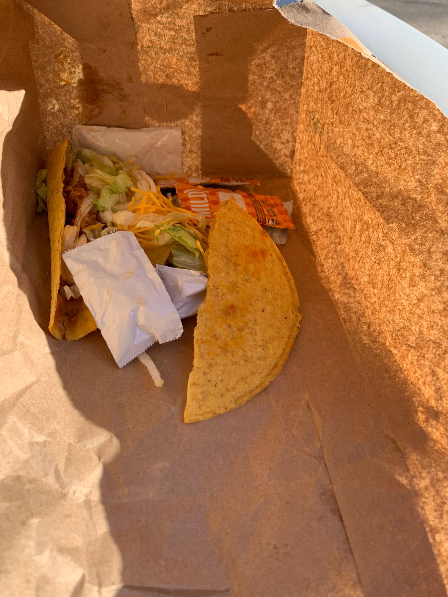 Nicks_vision's tweet photo. @tacobell forgot to wrap my daughters taco   😂💀 https://t.co/u919lSSxm4