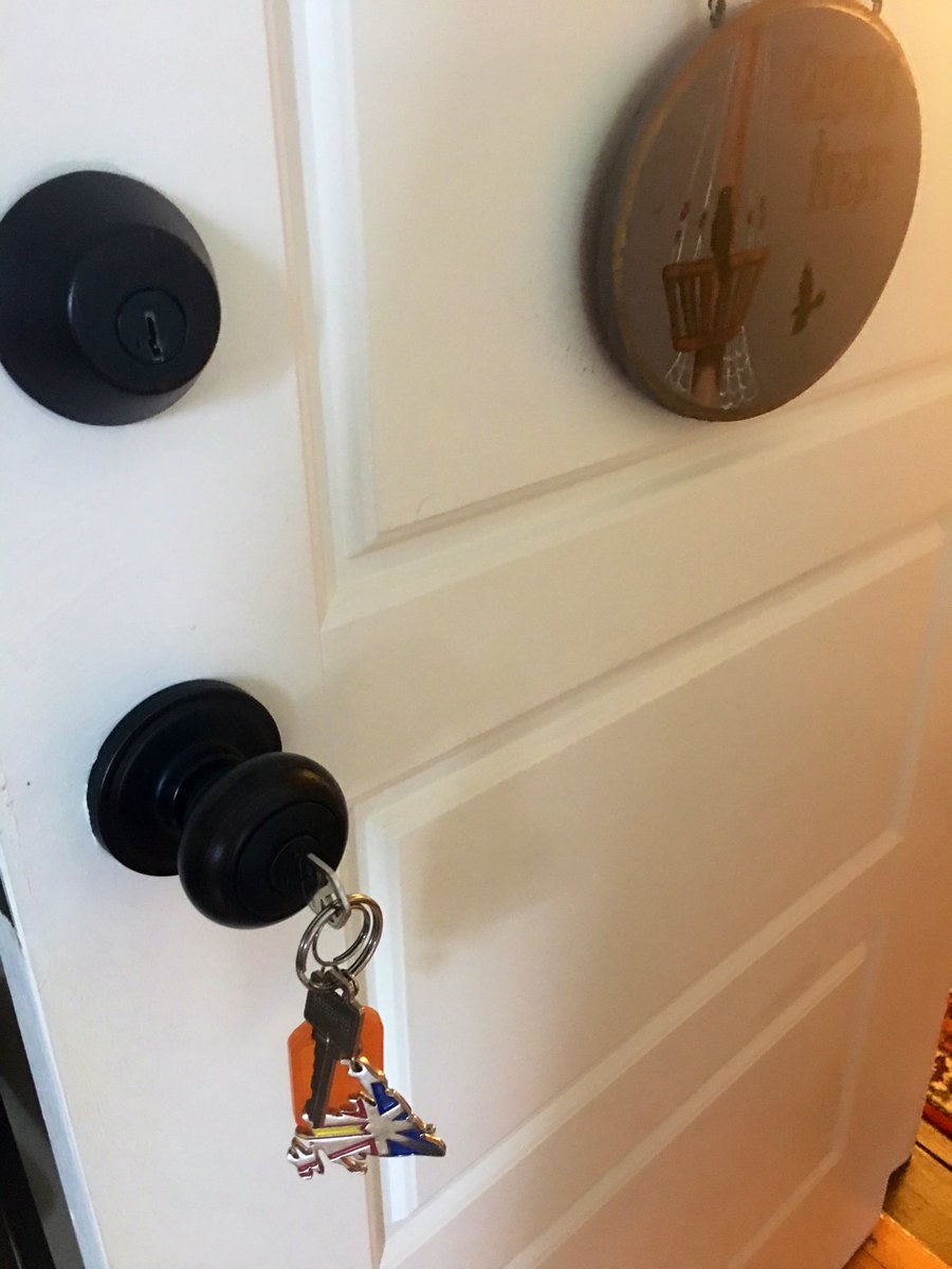 Aschoonerinn's tweet photo. “How many guest room keys have been lost this  year at ur Inn ?” joked this Innkeeper s neighbour 

“None!!”,  I replied with a laugh...

“I put a large silver NL map on each of the key rings ...

Impossible  for men to forget the keys r in their pocket “

#FunGuests
#ExploreNL https://t.co/us6i1iwuwz