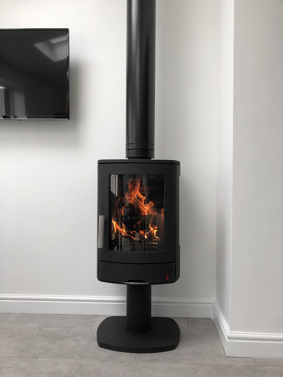 wbstoves's tweet photo. A few of our jobs from the last month @aradastoves i600 in mist, @ACRHeat Neo 3c, @BF_GasFires View York gas fire &amp; the @RAIS_ArtOfFire Viva 100L 🔥🔥 #woodburningstove #gasfireplace #livingroom #fireplace #stove #home https://t.co/hA3cMpdkQ9