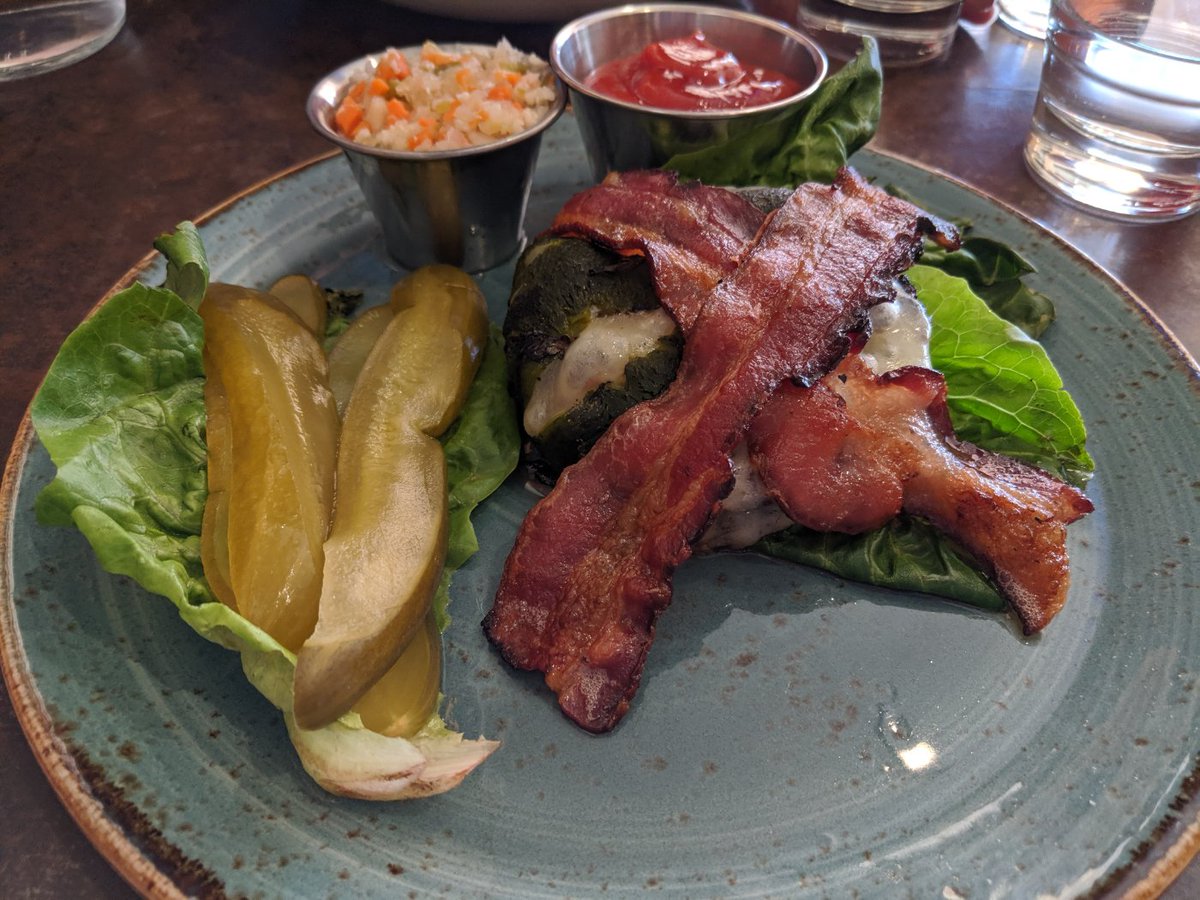 Marshgeek's tweet image. @VinnieTortorich #TravelingNSNG to Flagstaff for #Fatadocumentary burger, bacon, and pickles.  #CriolloLatin
