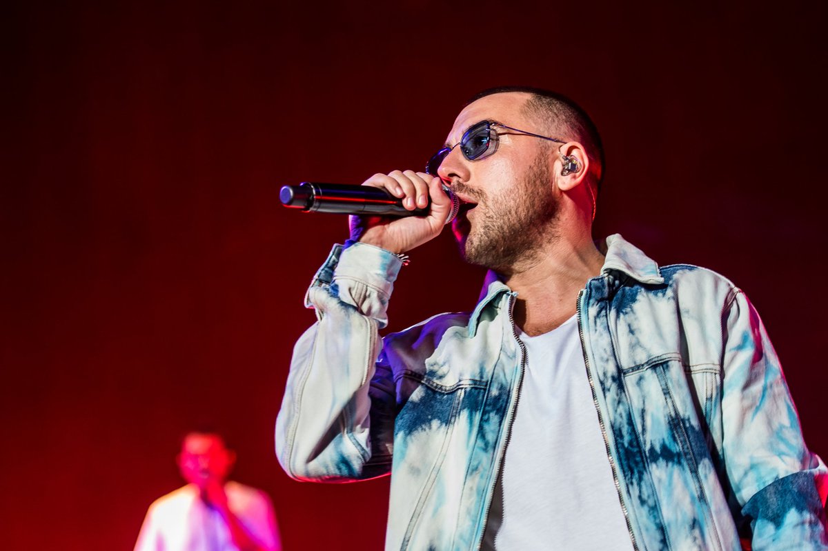 MusicTvOfficial's tweet photo. Al via dll’Arena di Verona il nuovo tour di @COEZMUSIC #ÈSEMPREBELLOINTOUR. Ventisette i brani in scaletta per oltre due ore di musica e un momento di riflessione sul valore della vita attraverso un video di #OpenArms.
•
📸 Ph. Cr. @MissElenaDV via Ufficio Stampa #GOIGEST https://t.co/KMYCizBKkA