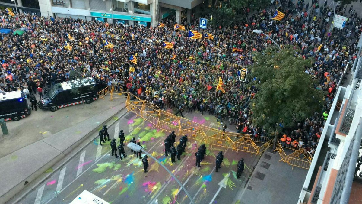📣 1 d'Octubre 2019: convocatòria 6h plaça de Catalunya de #Girona. Recuperem els carrers‼️

#EstemPreparades
#LlibertatDetinguts23S
#República