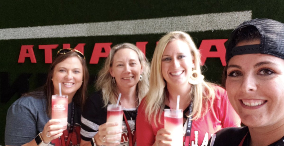 lfaust_21's tweet photo. Sunday Funday!!! #FalconsLost #MomsWon @AshleyG61805700 https://t.co/9OoKzGFZji