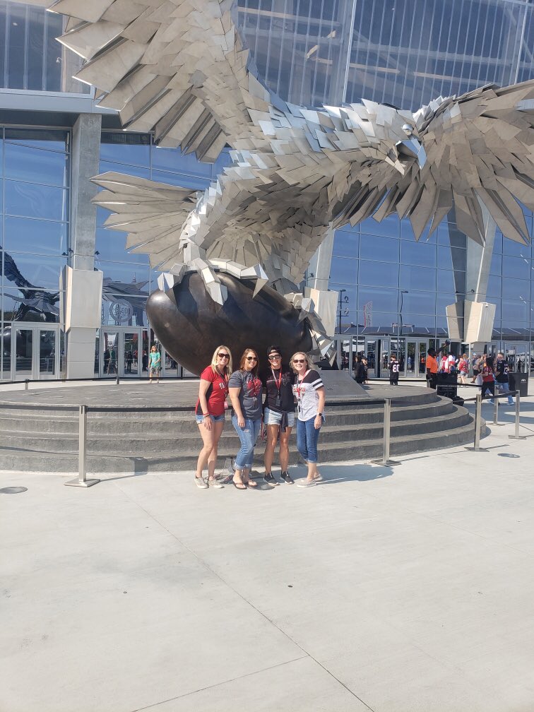 lfaust_21's tweet photo. Sunday Funday!!! #FalconsLost #MomsWon @AshleyG61805700 https://t.co/9OoKzGFZji