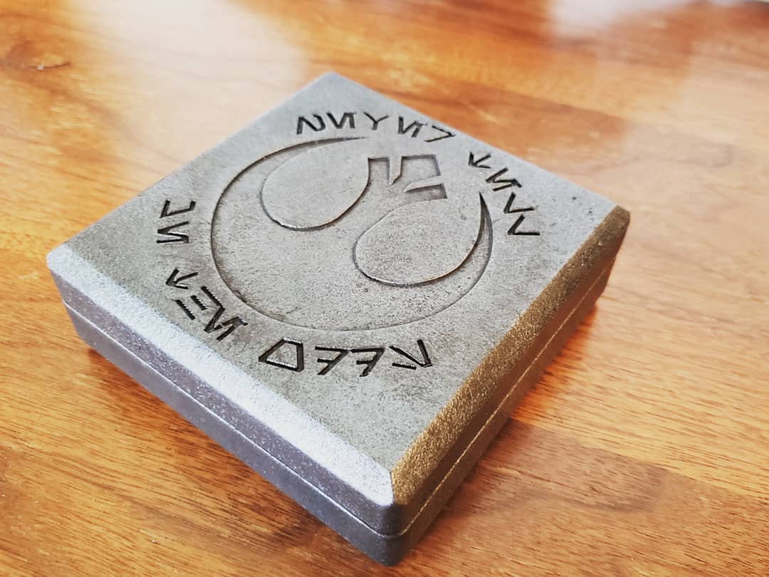SadNarwhalProps's tweet photo. "Never tell me the odds"
A dice box I made for @domgutierrez1

#StarWars #dungeonsanddragons #hansolo #Rebel #dice #nevertellmetheodds #originaltrilogy #propshop https://t.co/MDdq0r9J2E