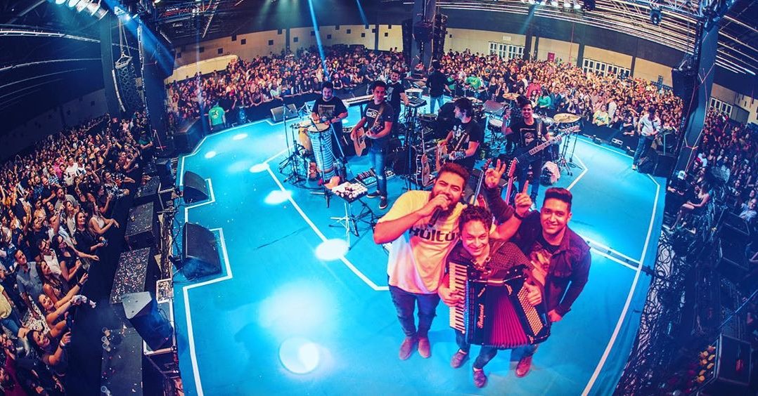 fcperolas_hej's tweet photo. 👏👏😍 @HeJOficial
Ontem, em Campo Grande, cercados de carinho e boas energias por todos os lados. Valeu MS!! 😊😊🙏🏻🙏🏻 Foto: @flaney #equipehej https://t.co/0pCv8josLt