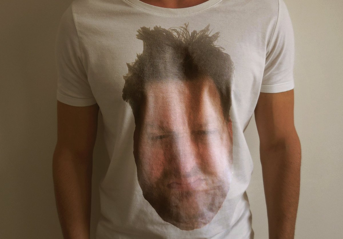 streampriester's tweet photo. Ey @totallyAcRo wie besprochen das Ergebnis deines neuen "Wenns dir scheiße geht, gucke hiermit in den Spiegel Shirt" Merch vom Shooting ... warte dann auf die finale Freigabe.

#commisionsclosed (sorry) https://t.co/F6tYCbqTpC