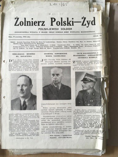 CitizenWald's tweet photo. 29 September 1943: seeking to curb antisemitism, the #Polish Army in Exile issues a special magazine for & about Jewish soldiers (like US Army efforts involving African Americans) for the High Holiday s.
p. 8: #RoshHashanah greeting from Chief Rabbi; historic synagogues #80WWII https://t.co/JaM0j8zKdf