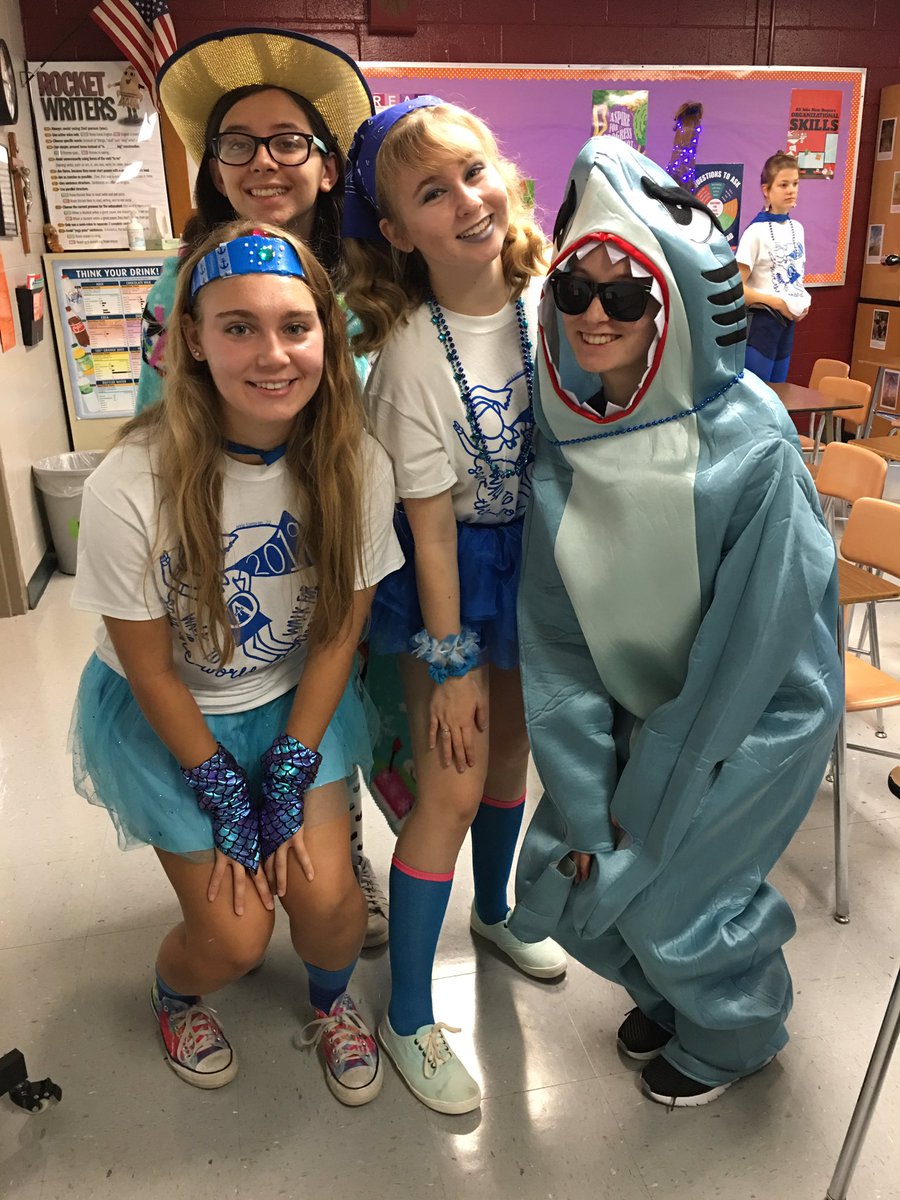 AHSMrsAdkins's tweet photo. Limerick Sophomores 2019 - AHS Walk😊 #AdkinsWorld https://t.co/RX9scL0mXu