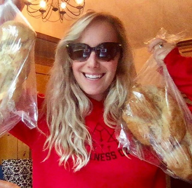 Techhygiene's tweet image. Do I look excited? Oh boy I am! Weightlifting with gluten free challah! Best find of the week 😍 For those of you who eat gluten free, you know exactly what I mean. This bread is dense and intense but ohhh so delicious!
.
.
#roshhashana #glutenfree #g… ift.tt/2mS8xKV