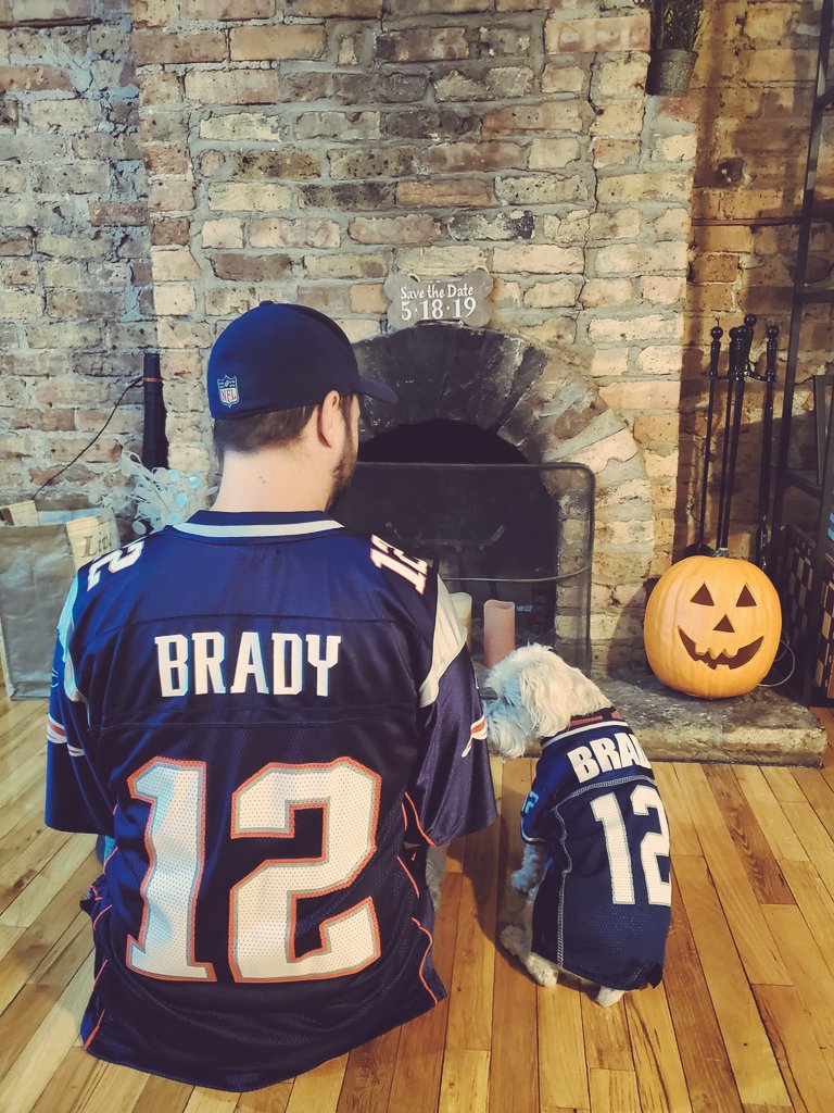 CollB's tweet image. Two peas in a pod🐶🏈 @WilliamsBM227 @TomBrady #Patriots