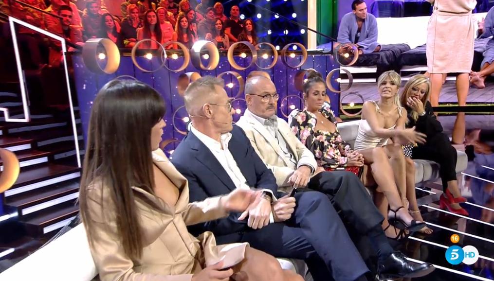 ¿Con quién vas?

🔄 Sofía
❤️ Ylenia

#GHVIPDBT3