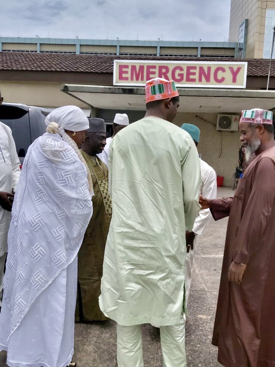 dienekeita's tweet image. How do you define a heartbreaking moment, 
When you  see a child fighting for his life in an extraordinary pain ! All he wants is to go back to school! Thank you President @GeorgeWeahOff  Liberia  &amp;amp; Prof @AlphaCondePRG Guinee for caring #AfricanIntegration