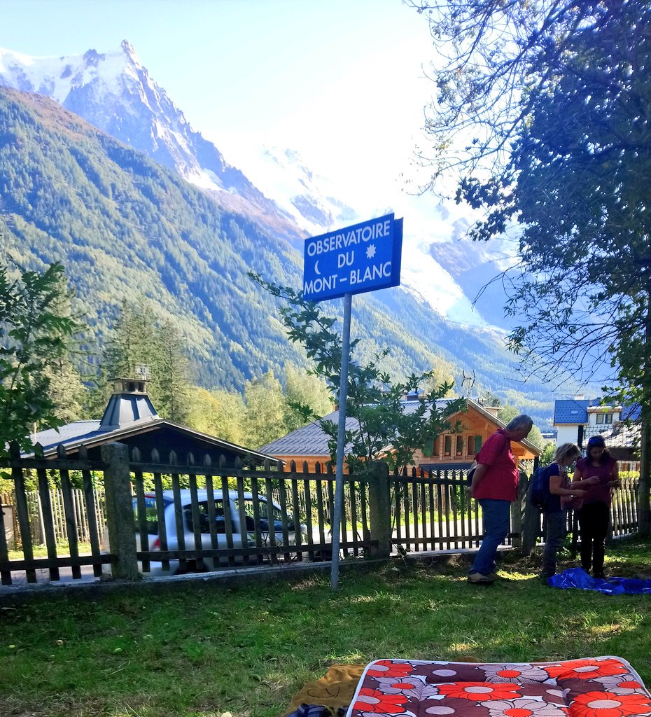 cmonnet's tweet photo. C'est sûr en continuant comme ça se sera bientôt la plage à #chamonix Il est encore là pour combien de temps le glacier des Bossons ? Merci #montblanclab pour vos idées qui nourrissent la réflexion https://t.co/WDmSNv38pY