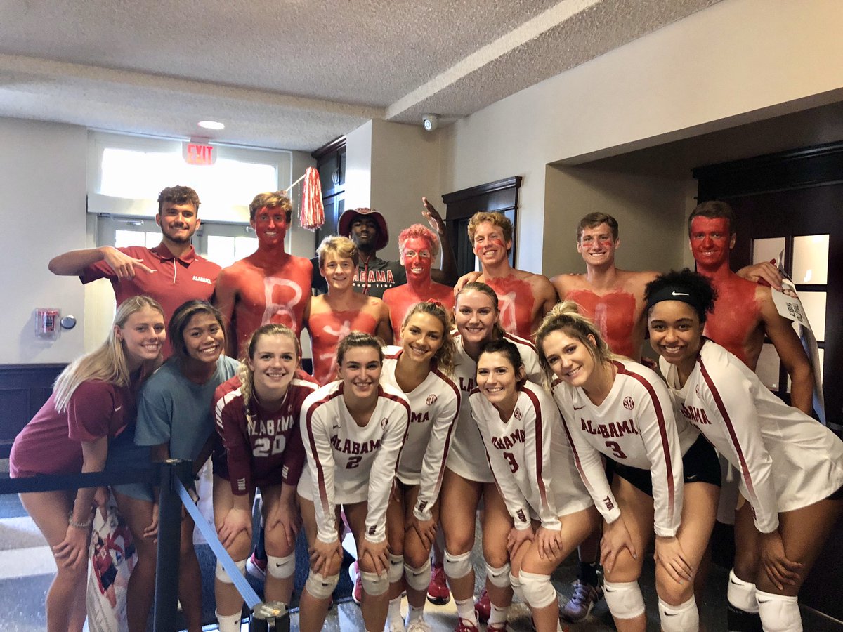 Props to our fans for packing Foster! We’ll see you again next Wednesday 🙌
#BamaVB #RollTide