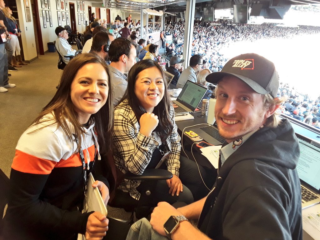 Here's something not seen until today, a <a href="/TriplesAlleySFG/">Triples Alley</a> sighting in the #SFGiants press box! <a href="/ThereseVinal/">Therese Viñal</a> <a href="/carmenkiew/">Carmen Kiew</a> @cmkuiper