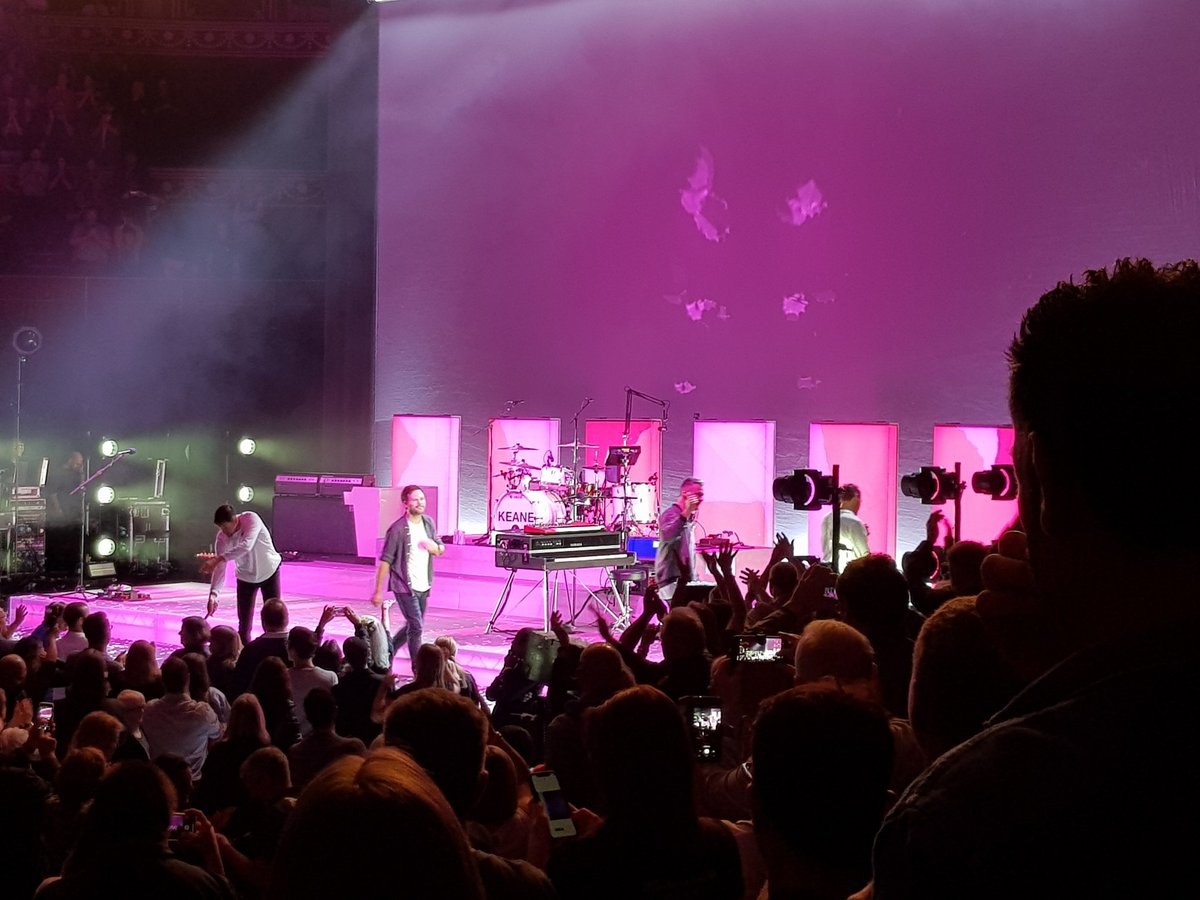 SchmoogyBoo's tweet photo. @keaneofficial #Keane #CauseAndEffectLDN Absolutely l🤩ved tonight. Putting my phone away made me feel so much more. I was totally in the moment, the lyrics &amp; emotions. The front side stalls were great! I was on an aisle, I could dance, &amp; my bladder held up. Woo hoo! Thank you 😍 https://t.co/9fy6ZqIwVm