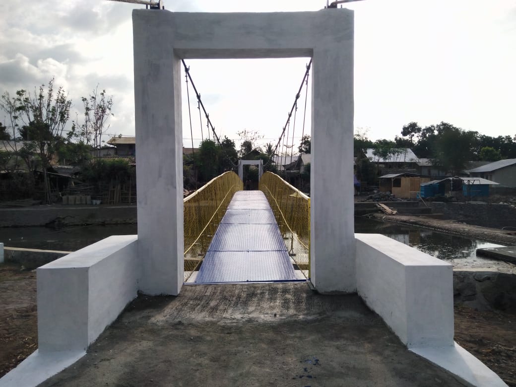 RelawanKampung's tweet photo. Alhamdulillah jembatan Asa donasi SCTV di Desa Bentek Kecamatan Gangga Lombok Utara selesai dibangun. #RelawanKampung #JembatanASA https://t.co/Sd0rYT48cf