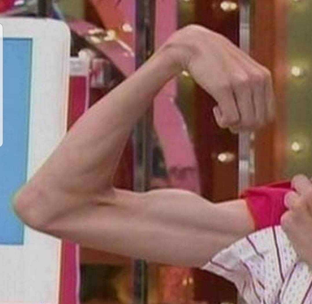 Angrepet på lille london skjedde ganske raskt. Men vi rakk heldigvis å knipse et bilde av disse Ultras Nidaros-typene som flekset muskler før de lå halen mellom beina og sprang #ultrasnidaros