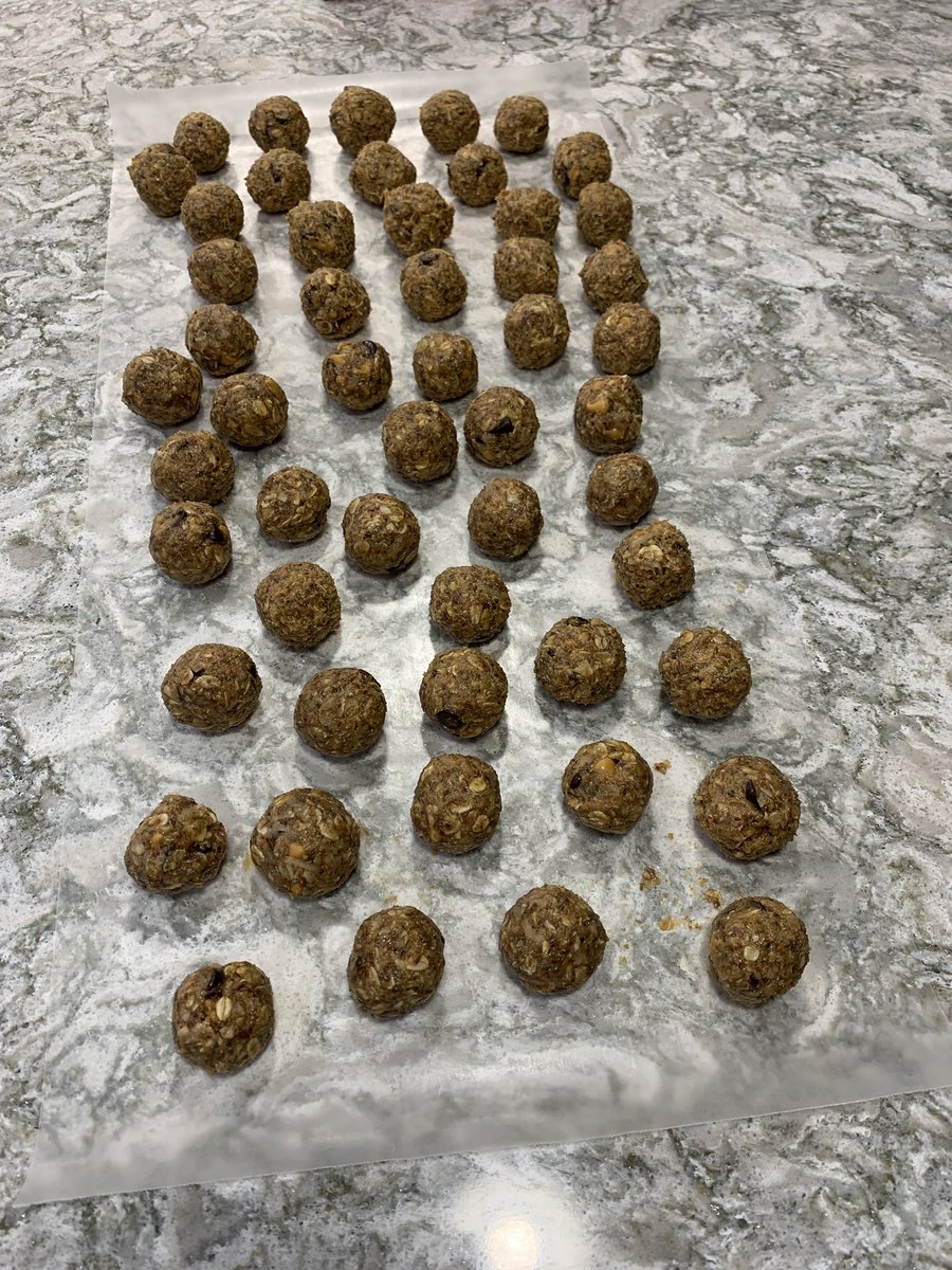 MarcyStump's tweet photo. @maddie_stump How do they look??!!😋😉 Hopefully they taste as good as yours!! #snackballs https://t.co/jRjv0G1WnU