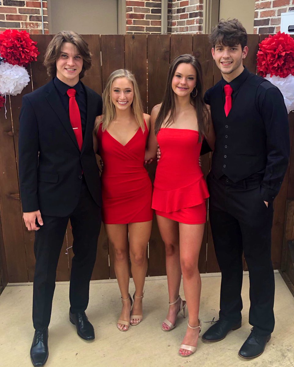 brittyn_halbert's tweet photo. last homecoming!! https://t.co/9gEN7Vegv2
