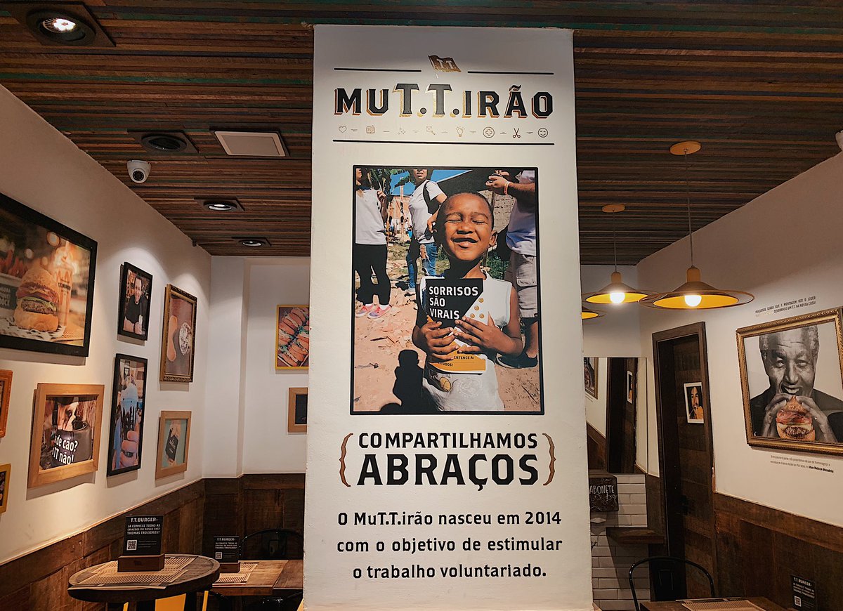 _ttburger's tweet photo. Quem também tá apaixonado por essa parede do https://t.co/aNDzzxfHqzão? Ela fica no T.T. Burger+, em Botafogo, tire suas fotos e elogie nosso time de marketing, a gente gosta. #ttburger https://t.co/ww4yBL7Twq