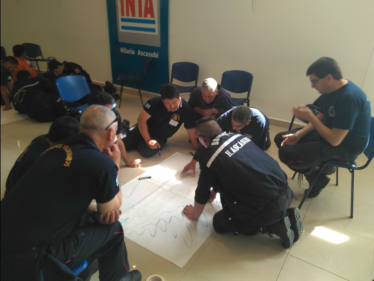 Pe_Alejandro07's tweet photo. Jornada muy activa en el taller de incendios rurales del Espinal y del monte. Muy buenas las exposiciones de sus experiencias en #IIFF #IncendiosForestales #incendiosrurales dificultades resoluciones y a mejorar #firebrush https://t.co/jNiVFdqIjy
