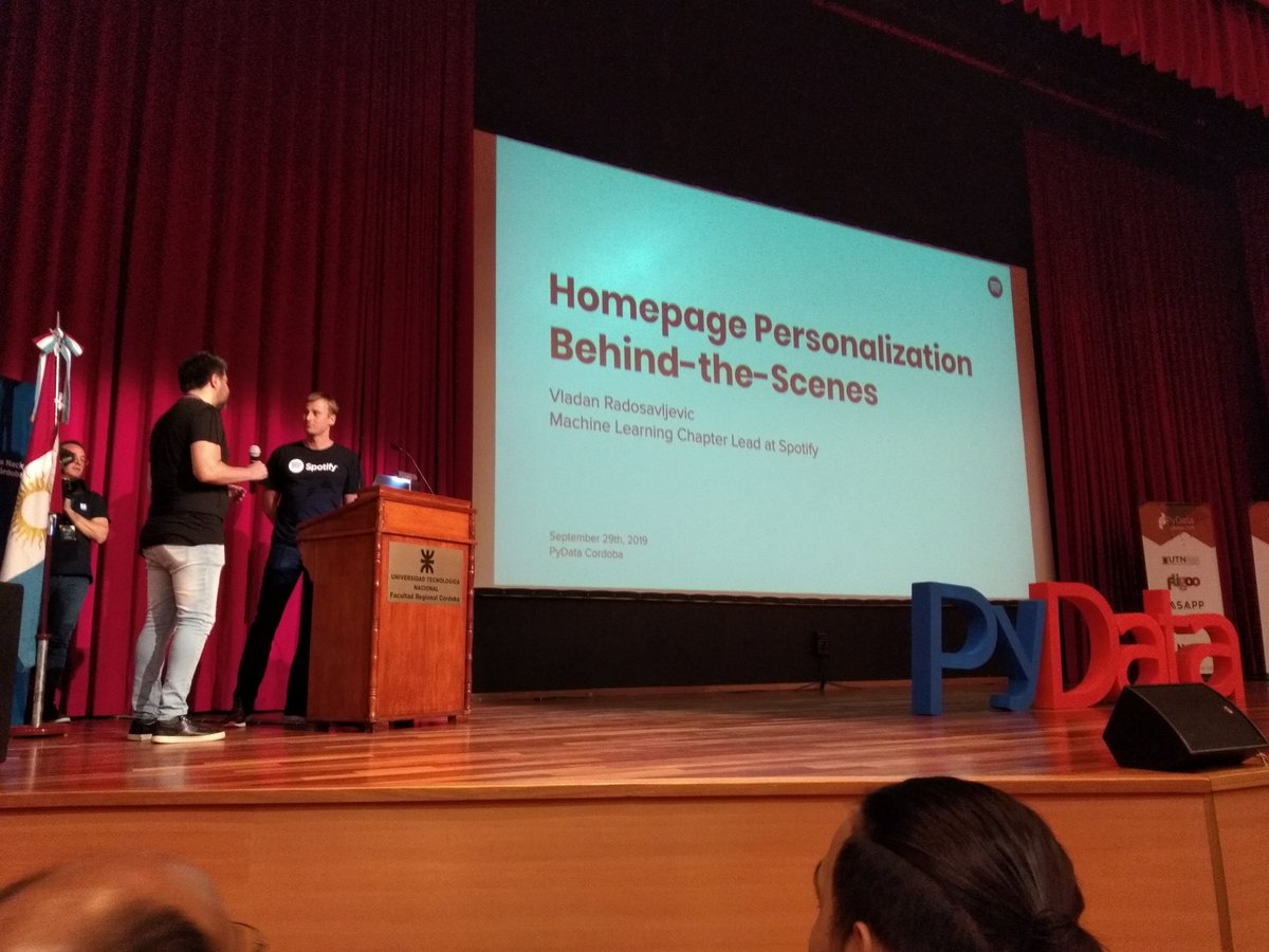 ezettlll's tweet image. Muy buen finde en #PyDataCba! La organizacion impecable y los speakers un lujo 👏 Que bueno poder compartir un par de dias con la gran comunidad Pythonera y Datera que tenemos 🙌 @PyDataCba