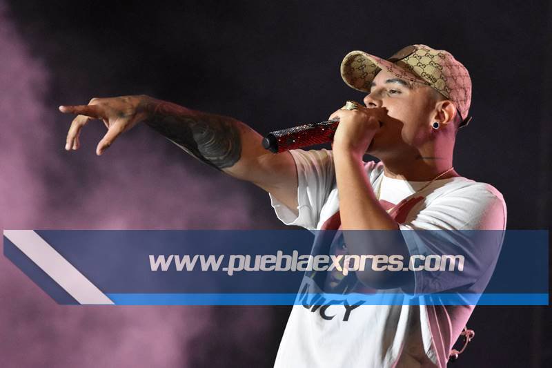 PueblaExpres's tweet photo. Imágenes 📷| #PueblaExpres 💻
Festival de Música @Jalo_Fest 2019🎶😎 | @KEVINROLDAN 🎤 | 🏟️ @Estrella_Puebla
#JaloFest2019 #KRING #Mia https://t.co/sBPCm5NGHZ