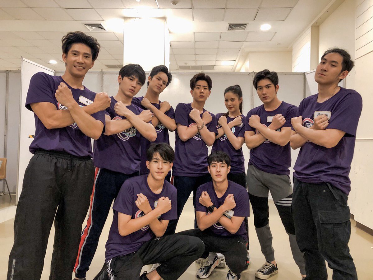 GMMTV's tweet photo. ไหนใครอยู่ทีมไหนกันบ้าง? 
บอกเลยทางนี้พร้อมมากกกกกกกกก ✊🏻✊🏻✊🏻

#รถโรงเรียนSchoolympics2019
#GMMTV https://t.co/e9cMn3mQ5f