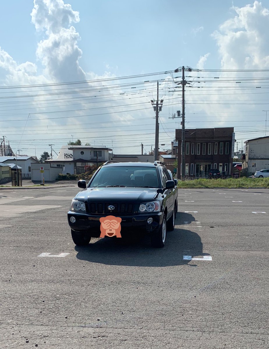 いくら Twitterissa 目の前で当て逃げを見てしまった 場所はザ ダイソーコープさっぽろ 別海店の駐車場です 被害車は1枚目 当て逃げした車は 日産 シルビア S15 シルバー 2桁ナンバーで57 でした 車の特徴は 大きめのウィングが着いていて 座席もレカロ