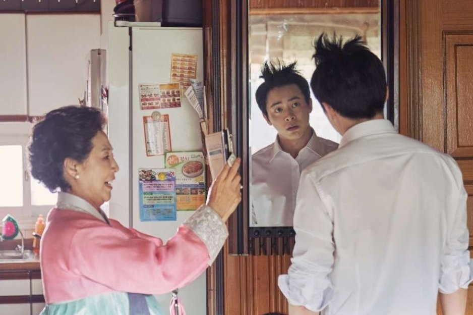Movie2310C's tweet photo. #Exit (3/5)
เเนวคิดของเรื่องดีนะ หลายๆฉากก็ลุ้นไปด้วย cgกับeffectคือสุดยอดอยู่เเล้ว ฝีมือนักเเสดงก็เอาอยู่ สะท้อนสังคมเกาหลีได้หลายเเง่ ชอบที่เเทรกก.เตือนภัยเเละวิธีก.ขอความช่วยเหลือไว้ด้วย เเต่เรื่องความcomedyเราว่าไม่ได้ขํามากเเค่ยิ้มๆในความน่ารักของพระ-นาง #movietwit #ExitTH https://t.co/LbFHPYiBet