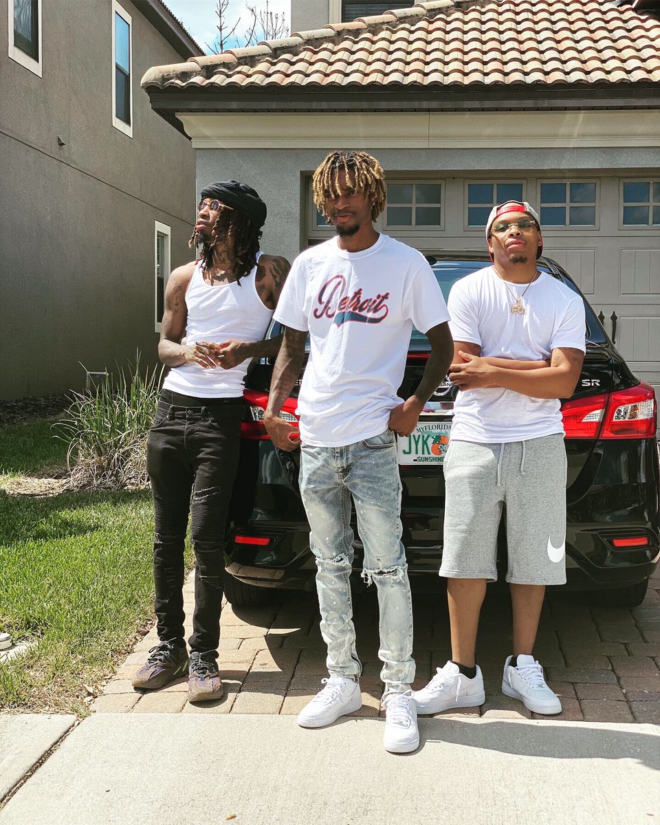 tOMMYCHINO24's tweet photo. #krazylife Florida with the gang members 🌴🌎🔥🐐❤️ #upcomingartists #rapgroups #floridarappers #rappers #producers #hiphopmedia #hiphopnews #spotifyartists #spotify https://t.co/7WSmTPuWnW