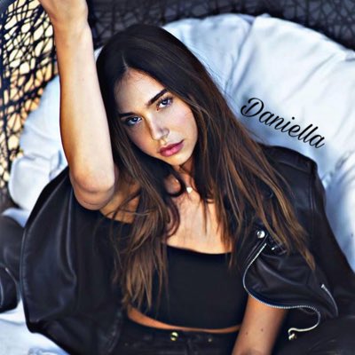 ANaiveBeauty's tweet photo. 🖤🖤🖤 #NewProfilePic https://t.co/zvOTPB5FpH