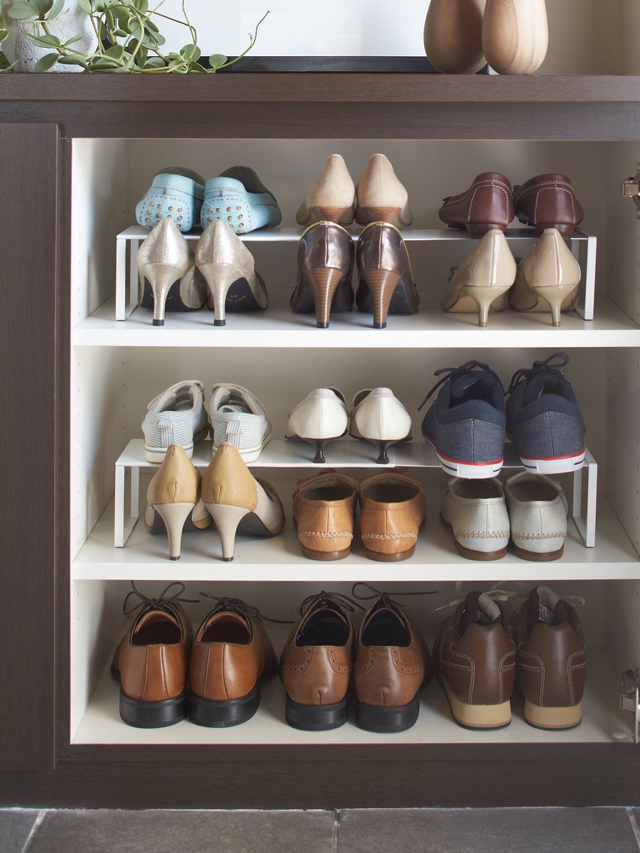 山崎実業株式会社 下駄箱内の収納力upにピッタリ 下駄箱中 伸縮シューズラック フレーム 置くだけで下駄箱の収納力が倍にできるラック 伸縮式なのでご家庭の下駄箱のサイズに合わせて横幅を調整できます 大人の靴はもちろん 子供の靴を収納するのに