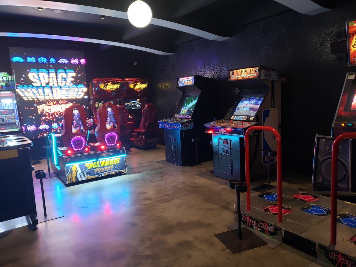 Miss_Merc's tweet photo. Good times....i love pinball! #ModParty https://t.co/xVMkbAFII9