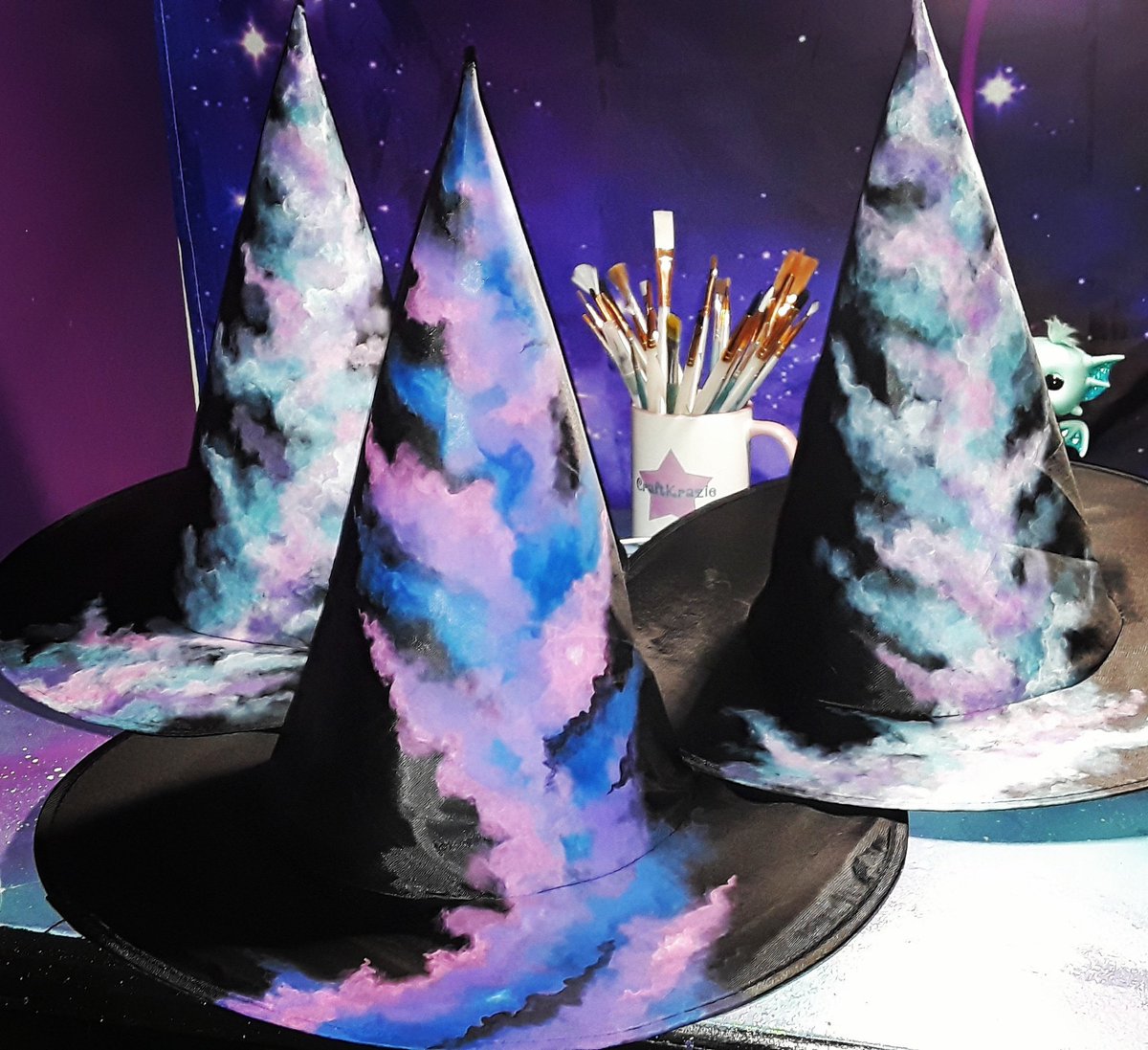 the_emilyjane's tweet photo. Lots of galaxy🌌#witchhat painting happening tonight 🎨
#pastelgalaxy #handpainted #witch #halloween #halloweencostume #celestialwitch #galaxywitch #galaxywitchhat #painting https://t.co/3cqcsHSGjR