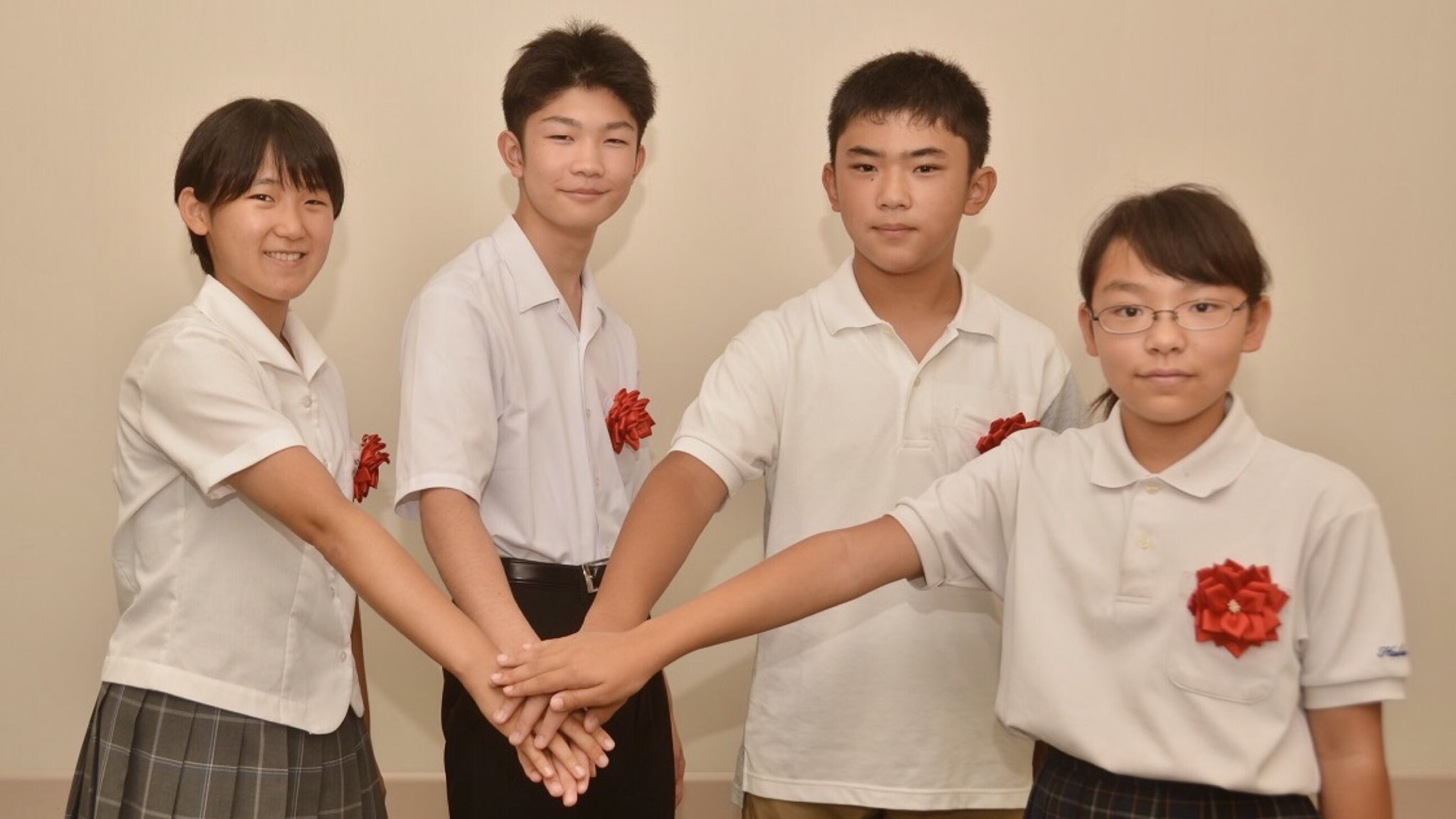 鹿屋市教育委員会 平和の花束19が 8月29日リナシティかのやで開催されました 平和へのメッセージ最優秀作品の朗読や 旧海軍飛行場ゆかりの地である大分県宇佐市 兵庫県加西市 姫路市 鹿屋市の4市のシンポジウムも行われました 写真肖像権及び