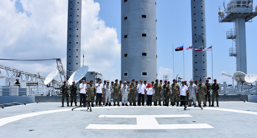 dream more, learn more, do more and become more, you are a leader.” – John Quincy Adams

Lawatan oleh KSU Kementerian Pertahanan Datuk Seri Mohd Zuki ke PL TSR.

#NavyPeople #Kesiapsiagaan #kebajikanwarga

@tldm_rasmi @MPA_Timur @NavySDK @ARBA_My @din3762