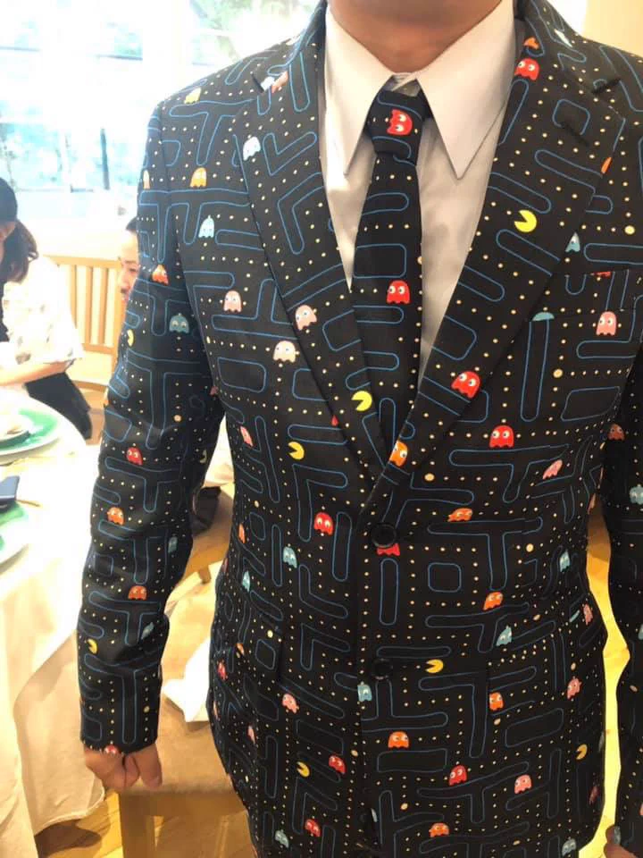 結婚式にパックマンのスーツを着た結果？外国人にめっちゃウケたwww