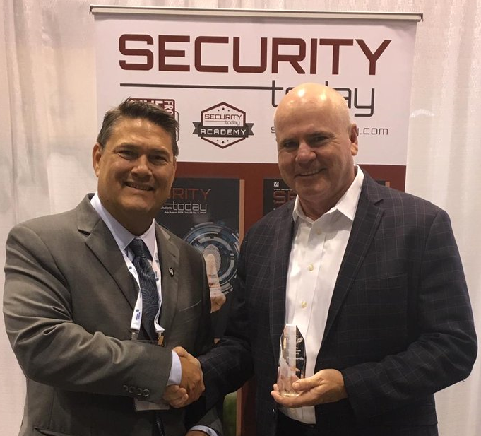 iPRO_Corporate's tweet photo. Bill Brennan, Panasonic Security Solutions’ Director of Sales, accepts Security Today's 2019 New Product of the Year Award for our IP Multi-sensor Panoramic WV-X8570N Camera
#PanasonicSecurity #iPROExtreme
#MultiSensorCamera Web site: https://t.co/p6ClcjAW42 https://t.co/baebO6ax6a