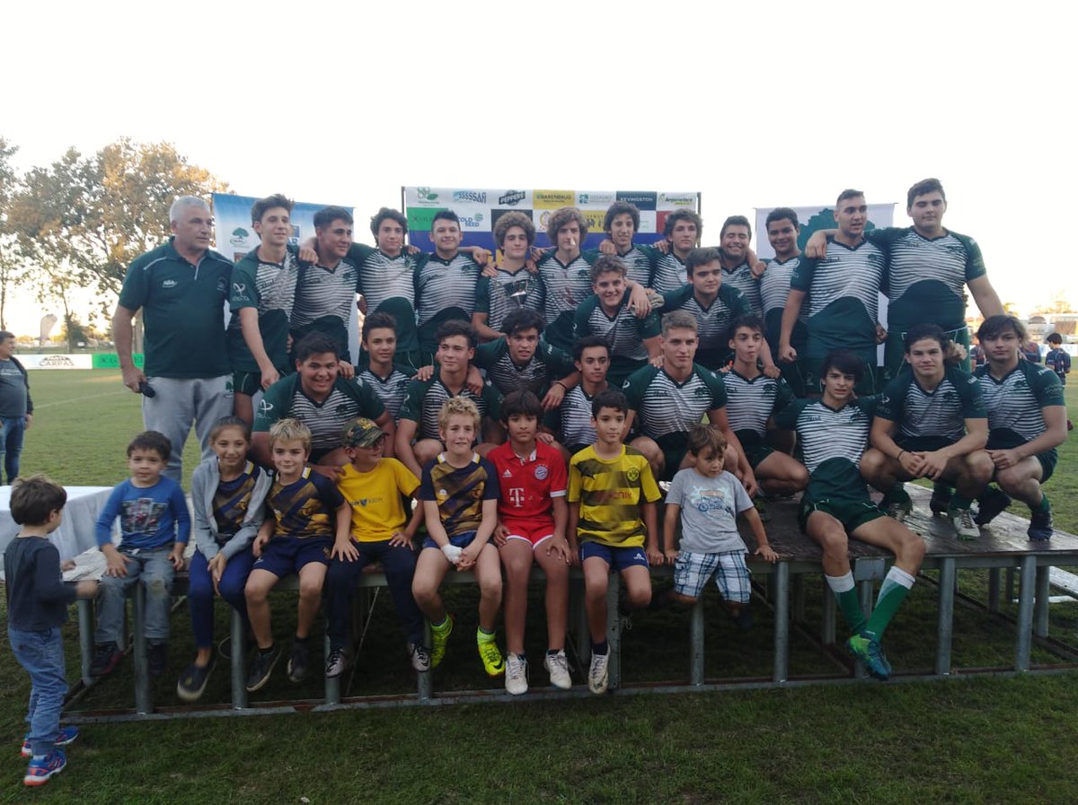 #NovedadesUAR | 🏉La pedagogía, la transferencia de conocimiento y el rol de los Oficiales Provinciales de Desarrollo, protagonistas importantes del desarrollo del Rugby de Base #LaUniónDeTodos 
👉tinyurl.com/y3yog69a