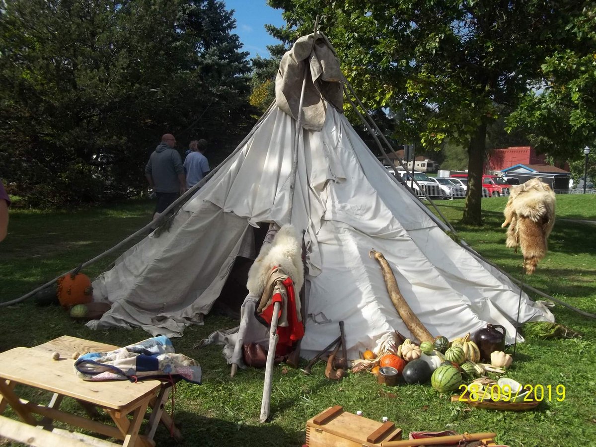 Kaane_Hawkvale's tweet image. River of Time 2019- Photos were taken Sept. 28th. Part 2

#RiverOfTime #RiverOfTimeBayCity #BayCity #BayCityMichigan #BayCityMi #history #historic #scottish #scotland #kilt #kilts #indian #indians #nativeamerican #nativeamericans #voyagers #reenactors #reenactment #reenactor