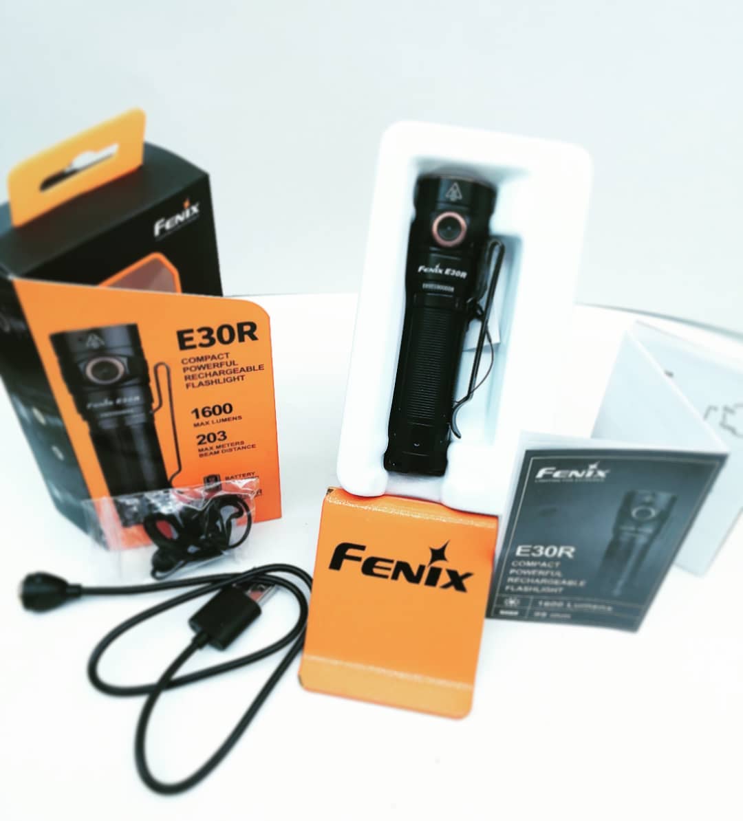 FenixProducts's tweet image. Fenix E30R - compact enough for everydaycarry.

#fenixlight #flashlight #fenixstore #everydaycarry